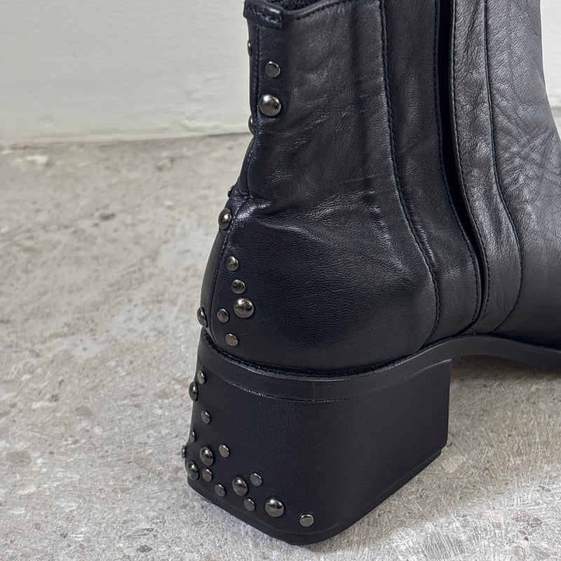 5351 Pour Les Hommes Studded Back Leather Boots