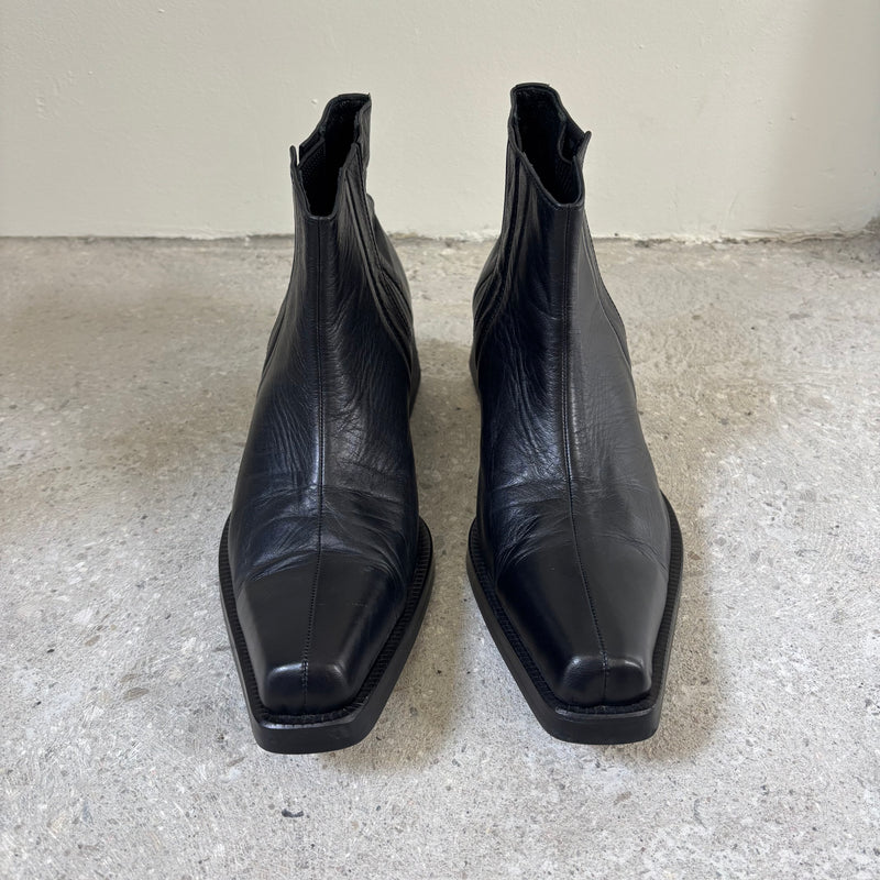 5351 Pour Les Hommes Studded Back Leather Boots