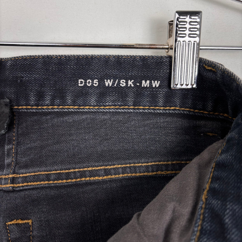 2015 Yves Saint Laurent D05 Skinny Jeans