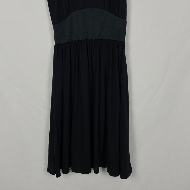 5351 Pour Les Femmes Cap Sleeve Dress