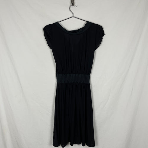 5351 Pour Les Femmes Cap Sleeve Dress
