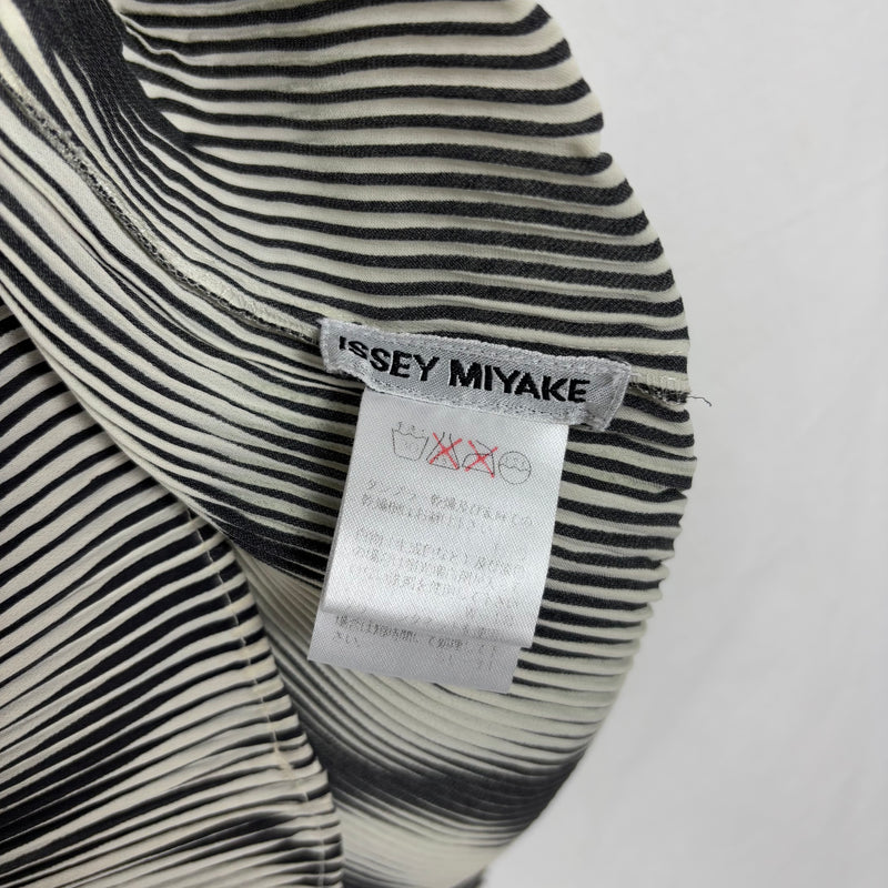 Issey Miyake Wavy Print Pleats Top
