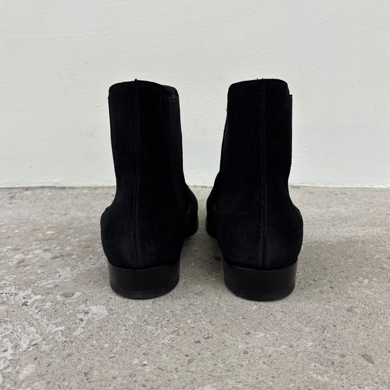 Yves Saint Laurent Wyatt Suede Chelsea Boots