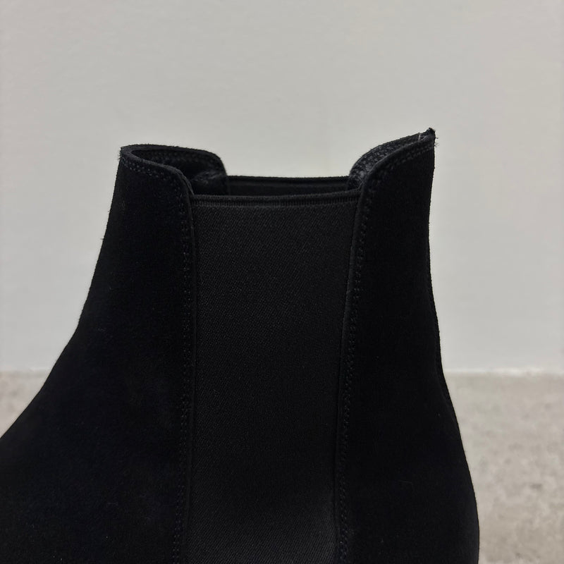 Yves Saint Laurent Wyatt Suede Chelsea Boots