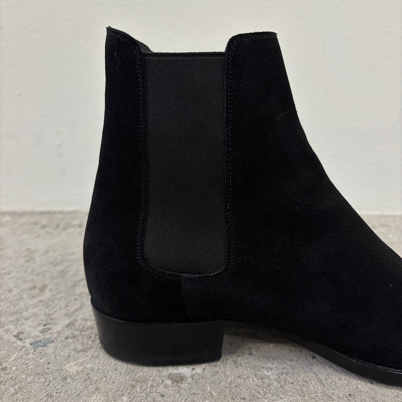 Yves Saint Laurent Wyatt Suede Chelsea Boots