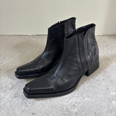 5351 Pour Les Hommes Studded Back Leather Boots