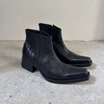 5351 Pour Les Hommes Studded Back Leather Boots