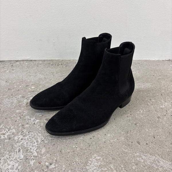 Yves Saint Laurent Wyatt Suede Chelsea Boots