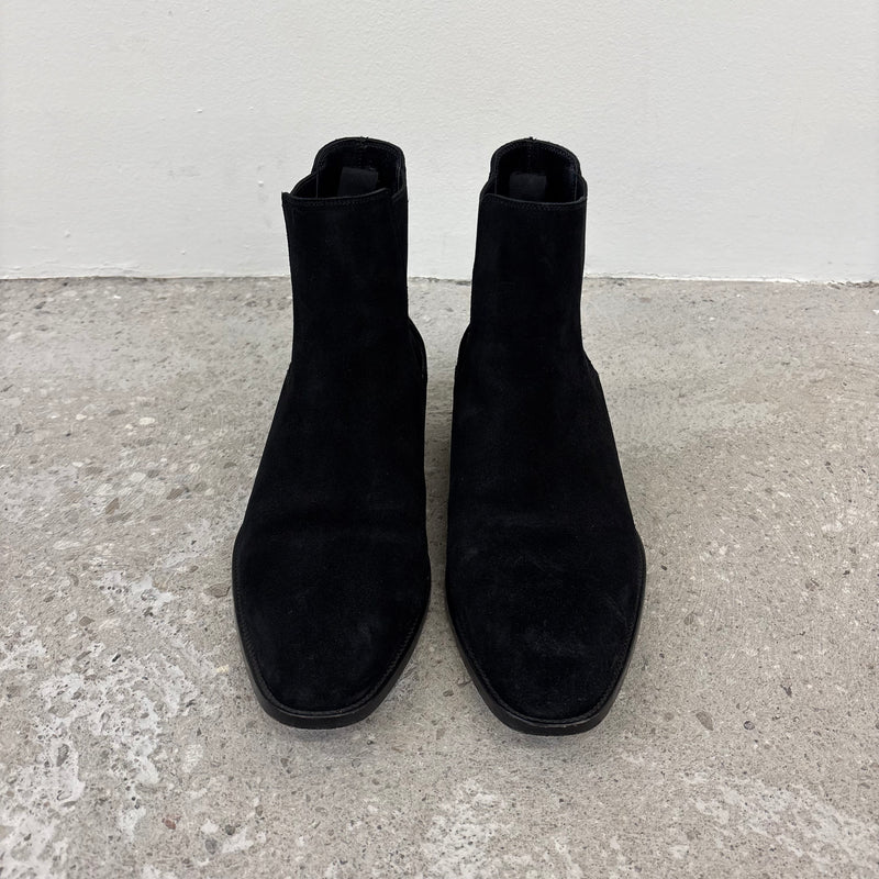 Yves Saint Laurent Wyatt Suede Chelsea Boots
