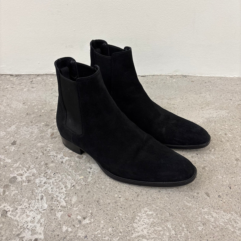 Yves Saint Laurent Wyatt Suede Chelsea Boots