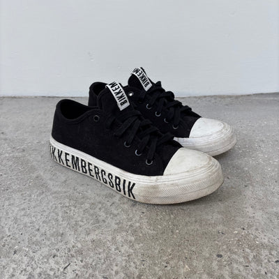 Dirk Bikkembergs Low Top Lace Up Speakers In Black