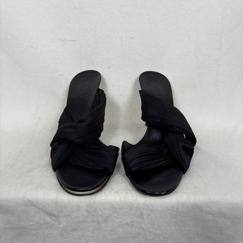 00s Gucci Pleated Heel Sandal