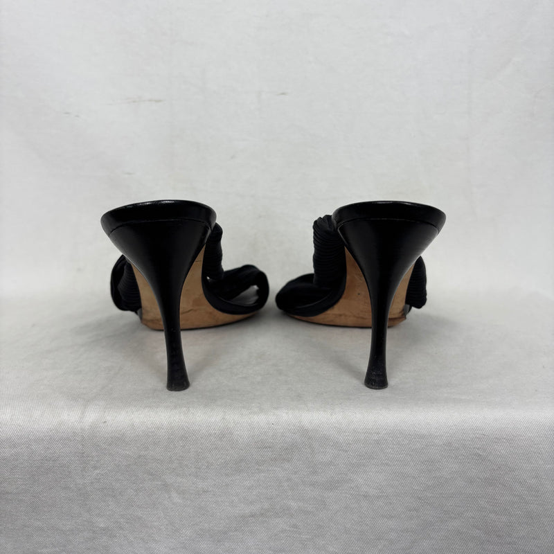 00s Gucci Pleated Heel Sandal