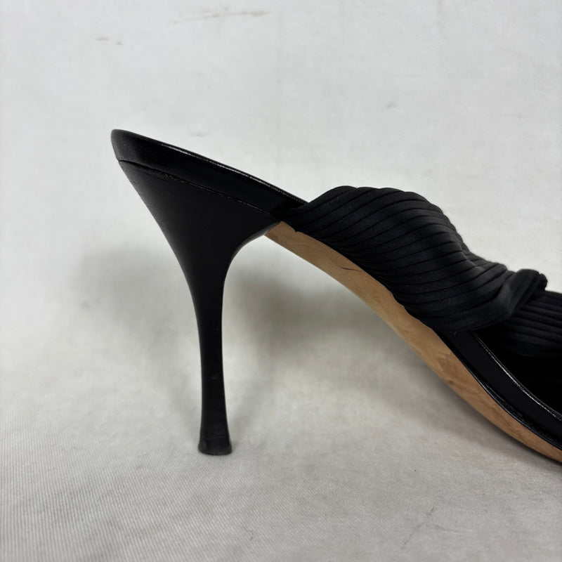 00s Gucci Pleated Heel Sandal