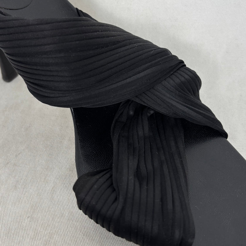 00s Gucci Pleated Heel Sandal