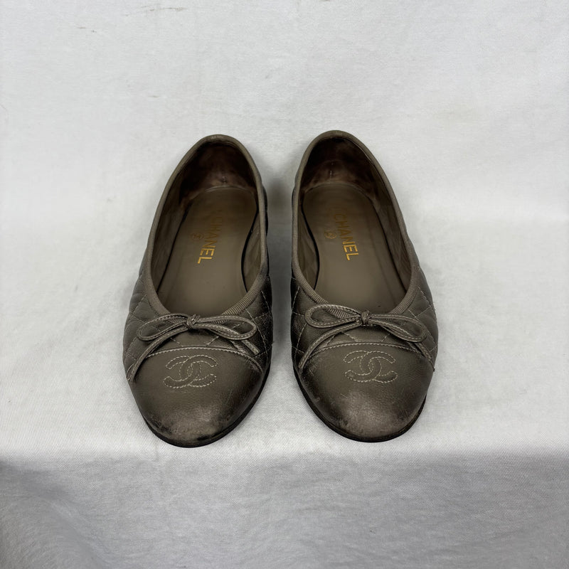 00s Chanel Quilted Leather Bow Flats