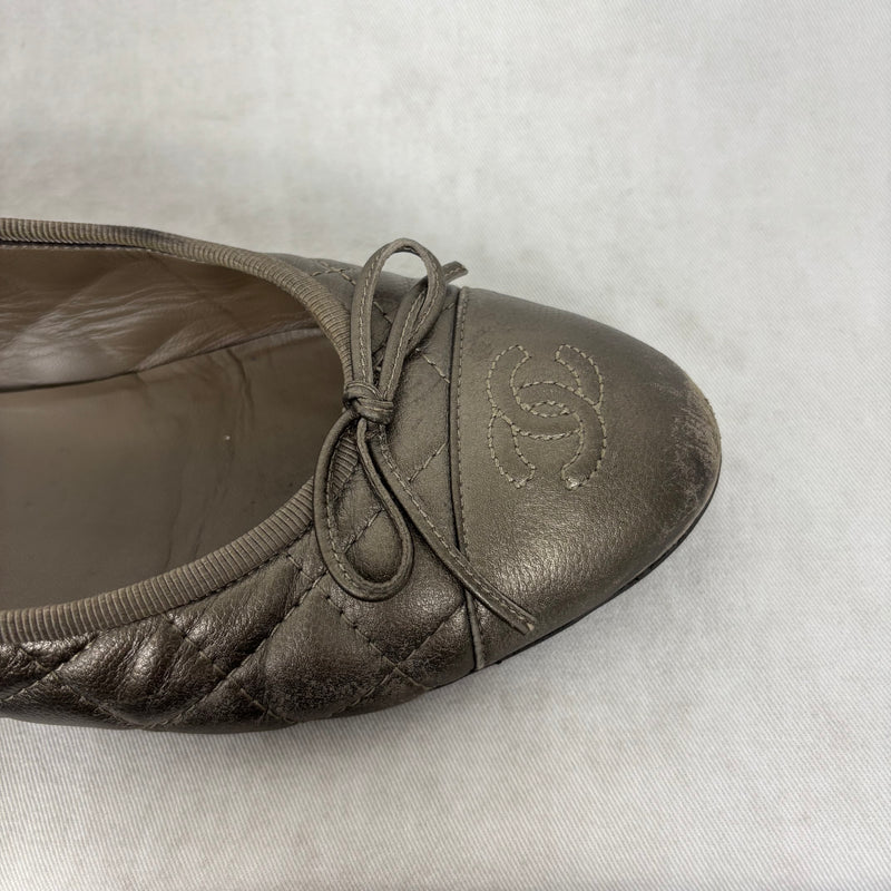 00s Chanel Quilted Leather Bow Flats