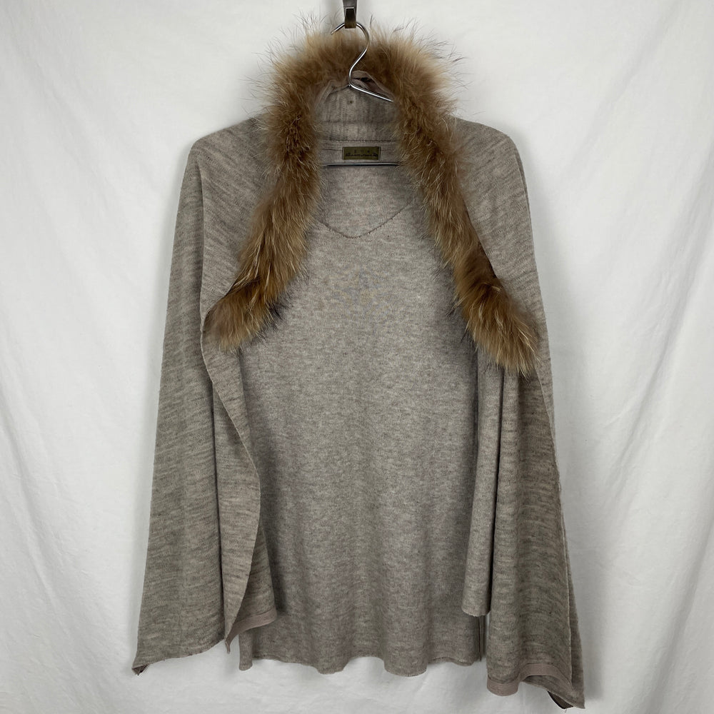 G.O.A V-neck Top with Fur Collar Shawl