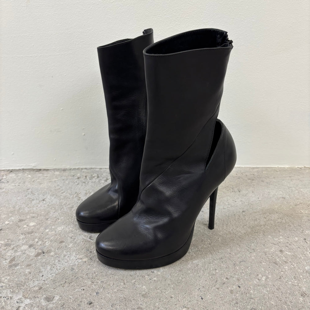 Vero Cuoio Cut Out Back Leather Heels